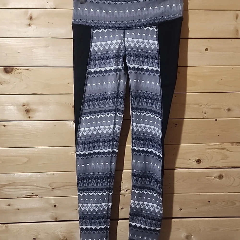 ALO Yoga Tribal Print Illusion 3 Leggings Size Medium